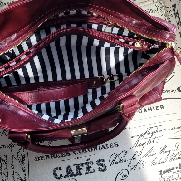 Elegant Burgundy Bow Tote Bag - Picture 4 of 4